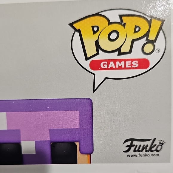 Minecraft Alex in Enchanted Armor Vinyl Figure - Picture 2 of 4